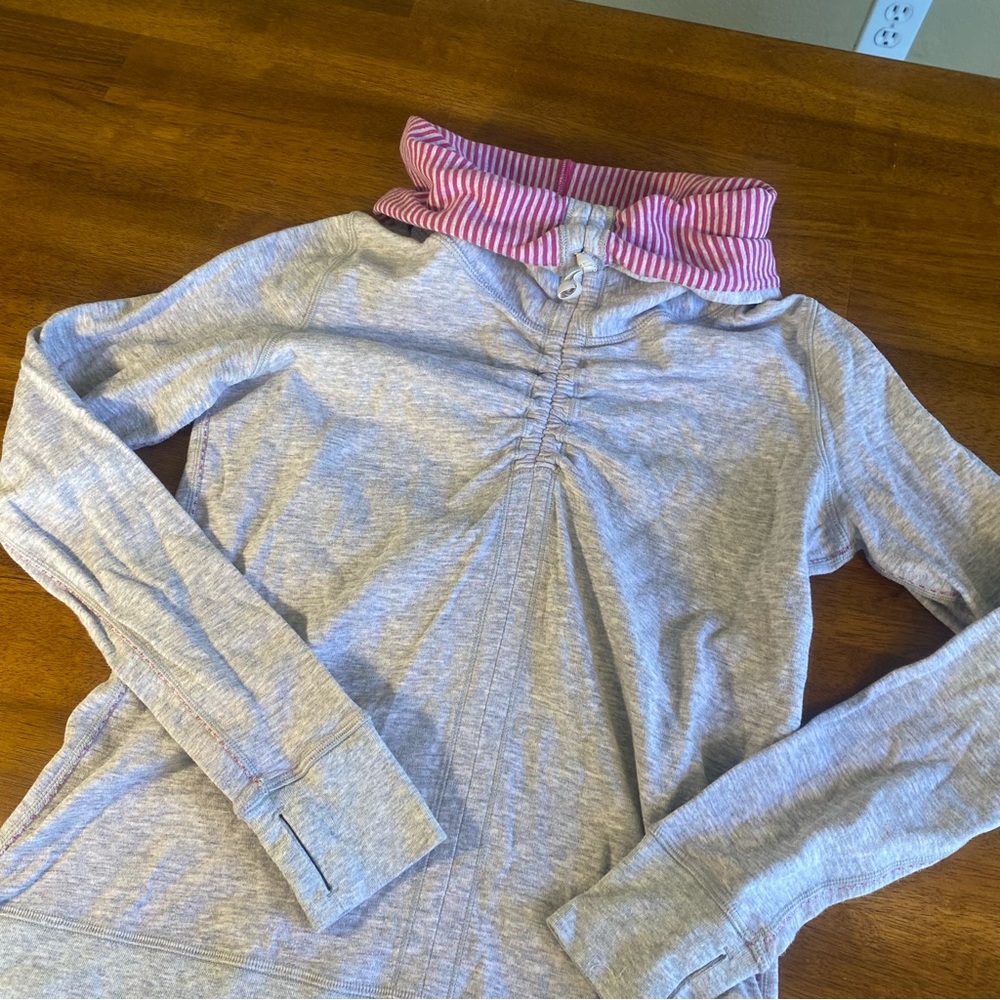 Lululemon Wo's Size 6 Gray/Pink Funnel Neck Pullover Sweatshirt Reversible Cinch